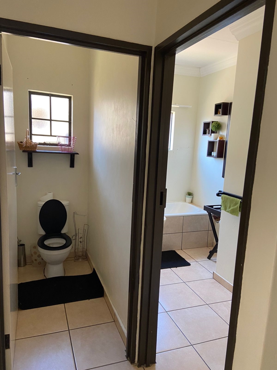 To Let 2 Bedroom Property for Rent in Dassie Rand North West